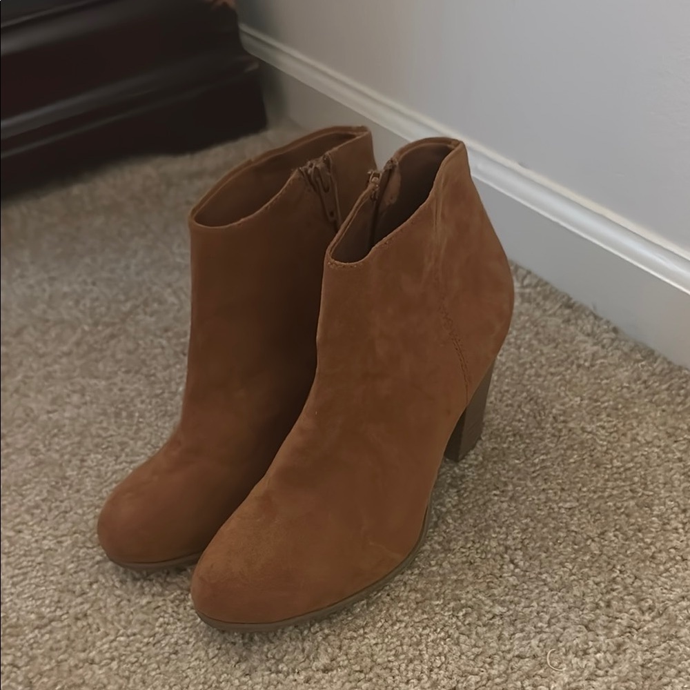 Old Navy Tan Ankle Booties Suede Stacked Heel